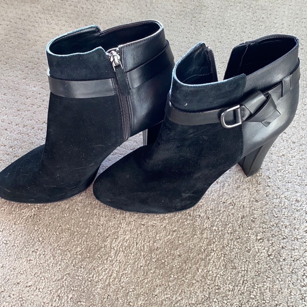 White House black market black bootie in good condition size 10